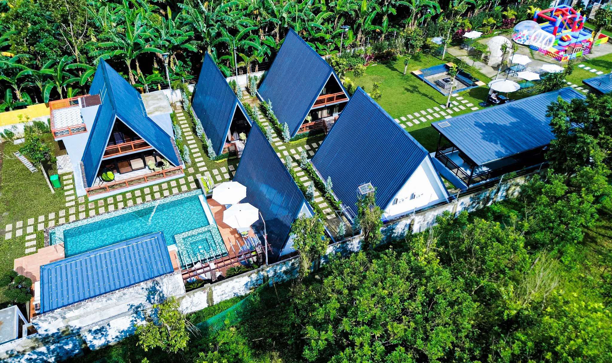 "Offers an exceptional experience with top-notch service and a variety of amenities."